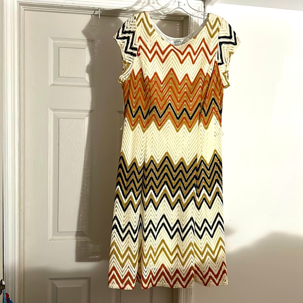 Pullover  shell dress with polyester lining.